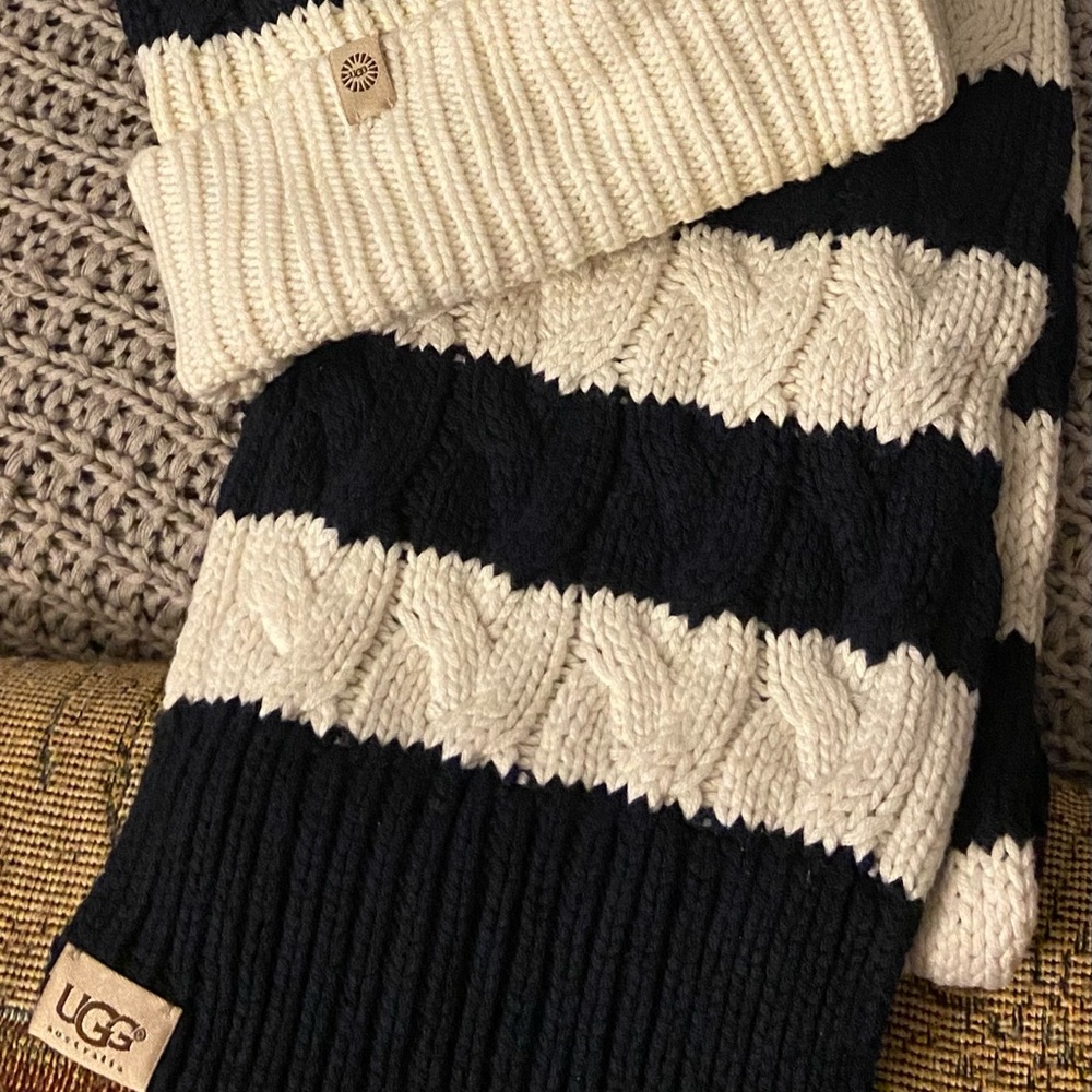 UGG scarf and skull cap gift set